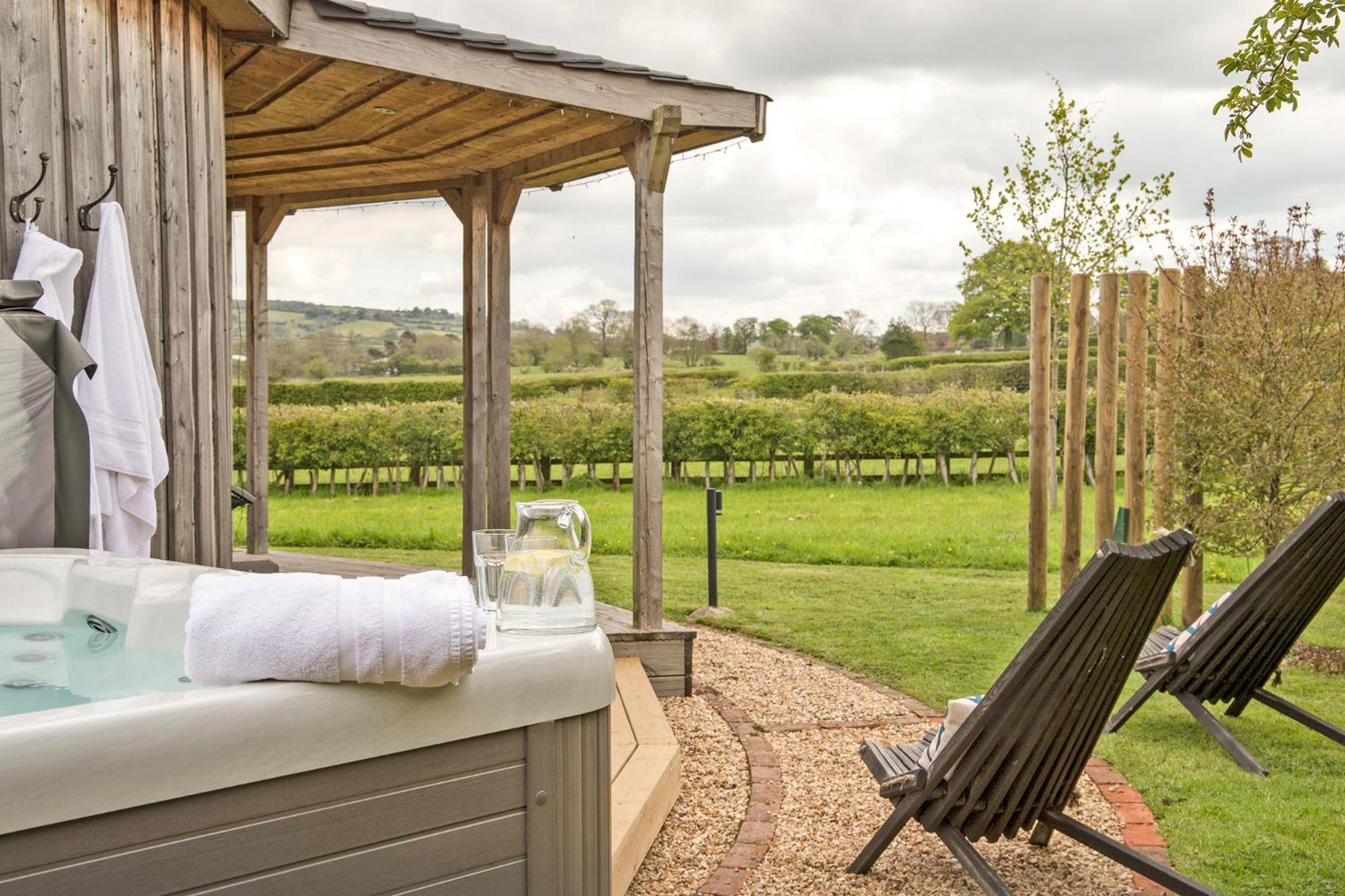 Nether Farm Roundhouses - Henmore Water & Sturston Winds With Hot Tubs - Bradley Wood No Hot Tub Ashbourne  Exterior photo